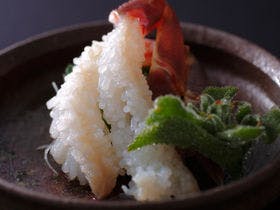 延楽　清流沿いの絶景露天と旬菜会席が評判の宿