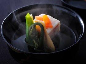 延楽　清流沿いの絶景露天と旬菜会席が評判の宿