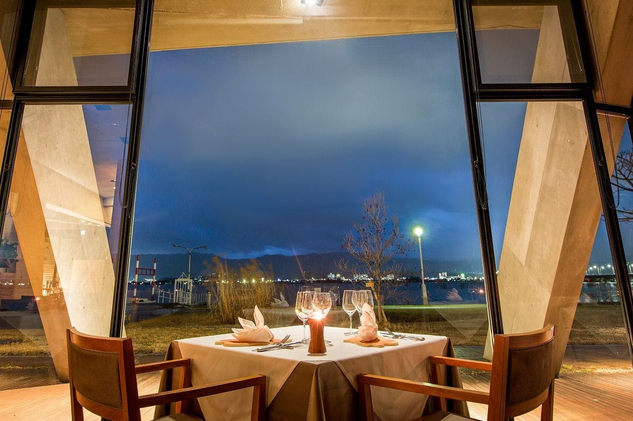 시가를 가득 담은 코스를 만끽하세요.