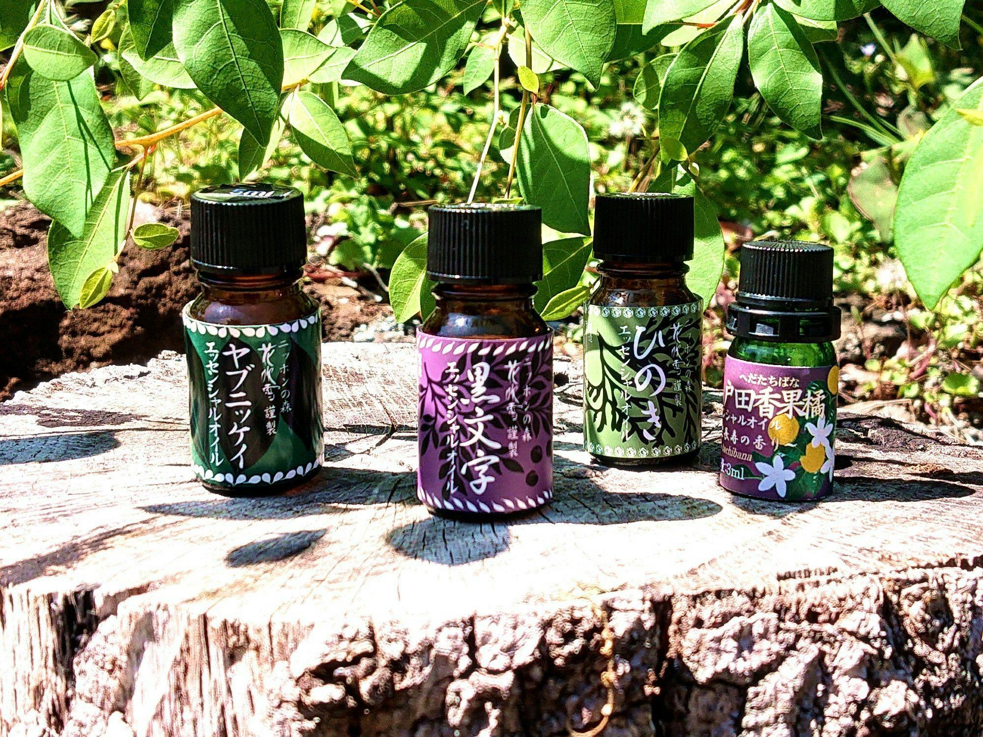 น้ำมันตัวอักษรสีดำ