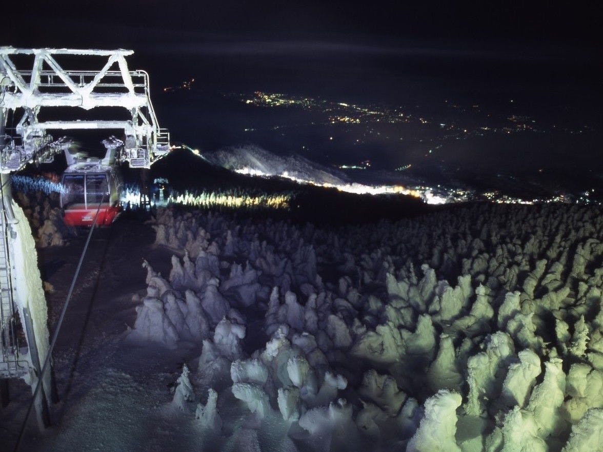 蔵王ロープウェー夜間運行で樹氷鑑賞へ