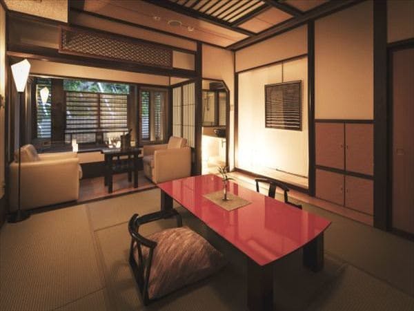 静と雅の調和した客室