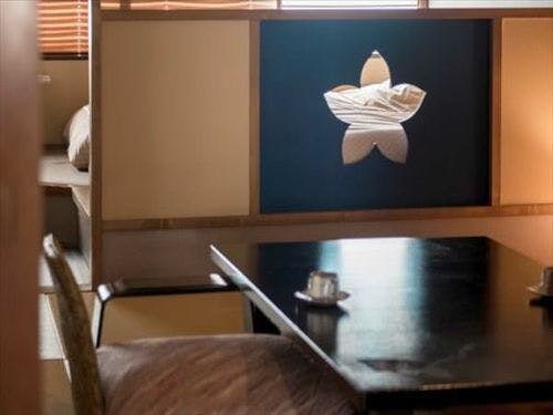 桔梗の花のように気品のある客室