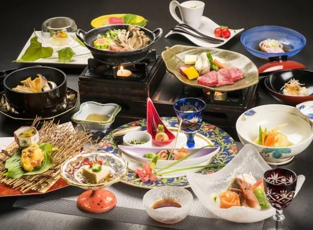 旬の厳選食材を使用した「美食会席膳」