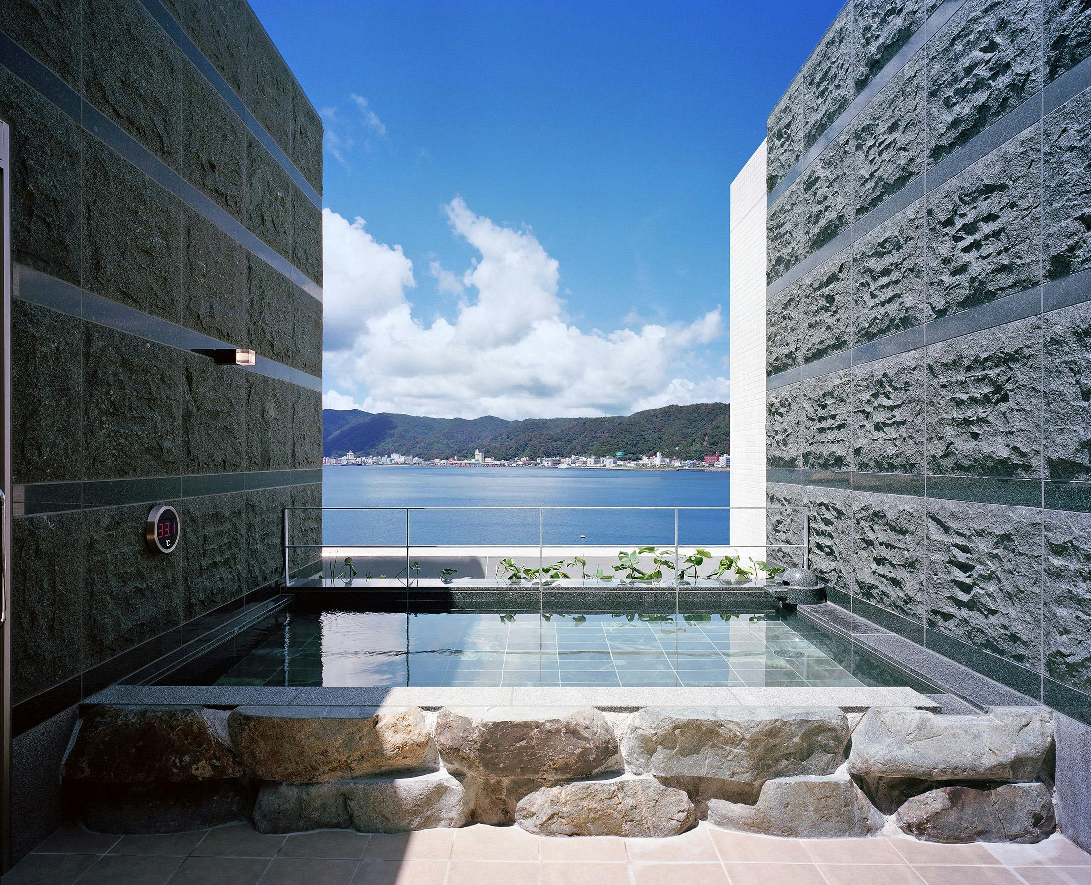 Pemandian terbuka pertama di Amami.