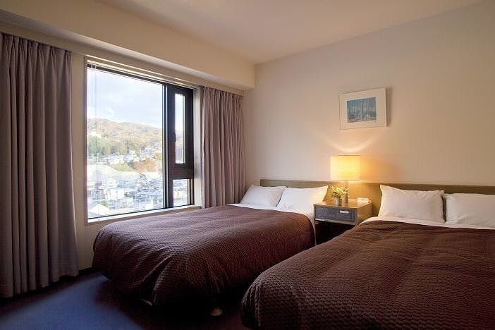 Bilik kembar sisi gunung (bandar) yang padat