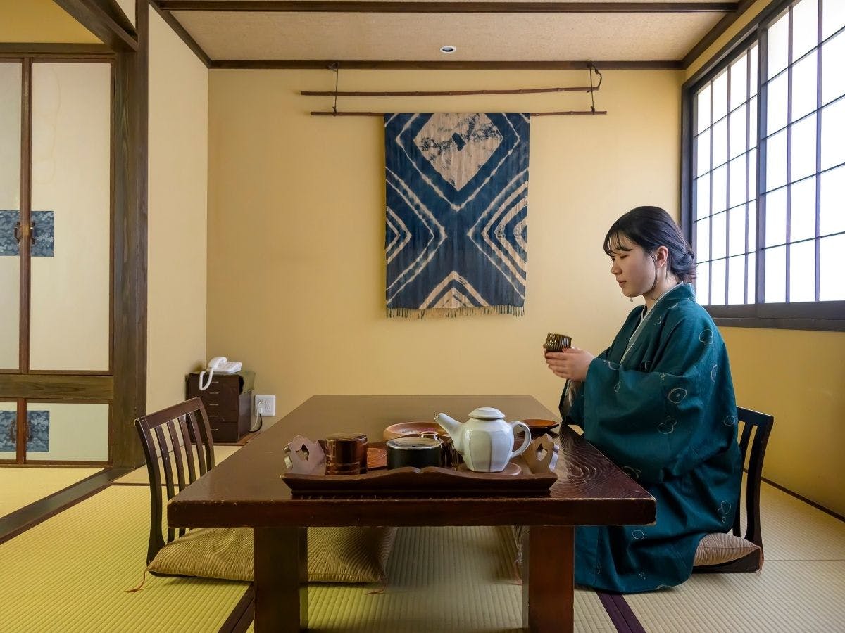 鳥取の歴史と民藝の味わいを感じられる部屋