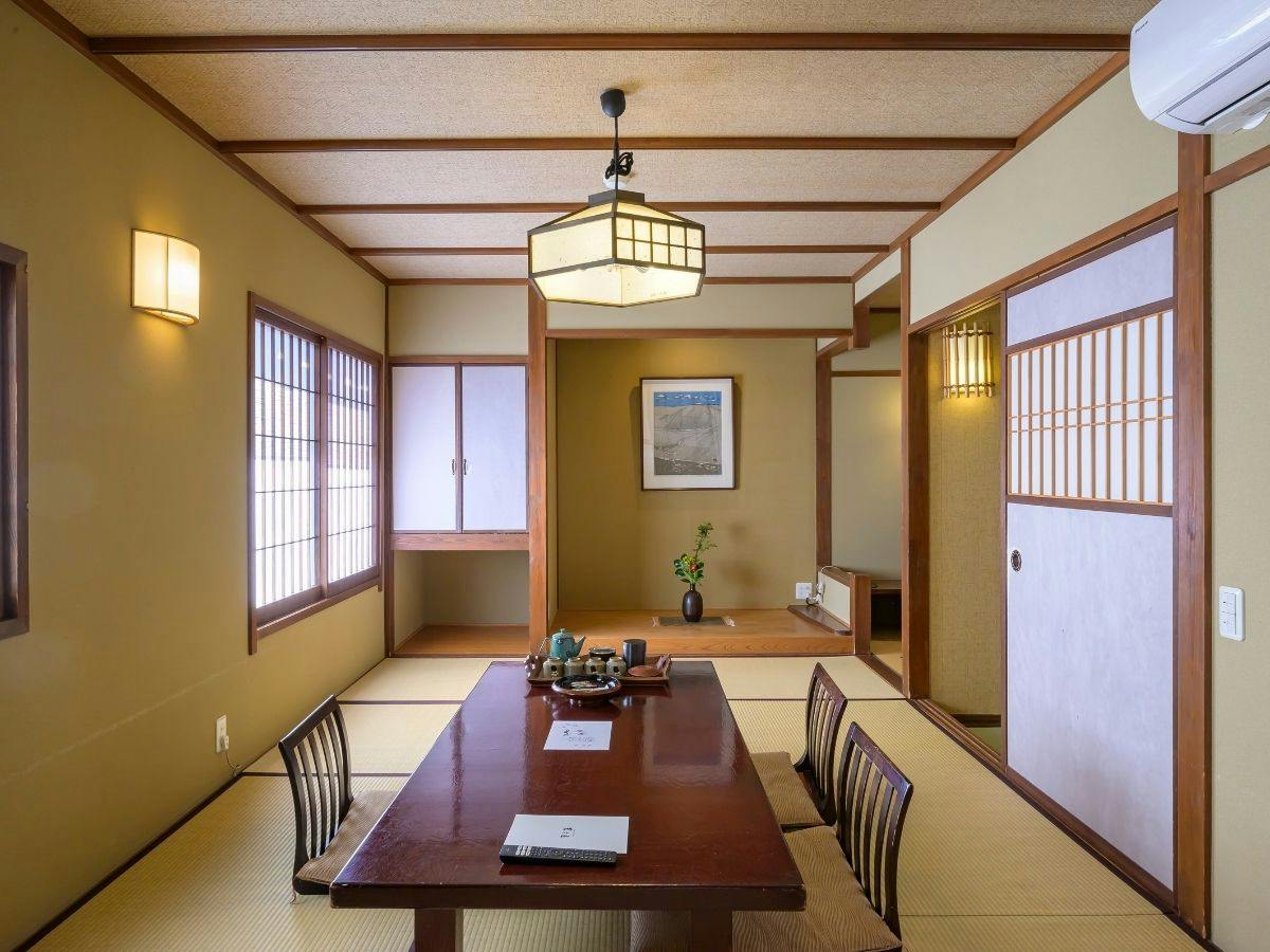 ご自宅のようにお寛ぎいただける和の空間