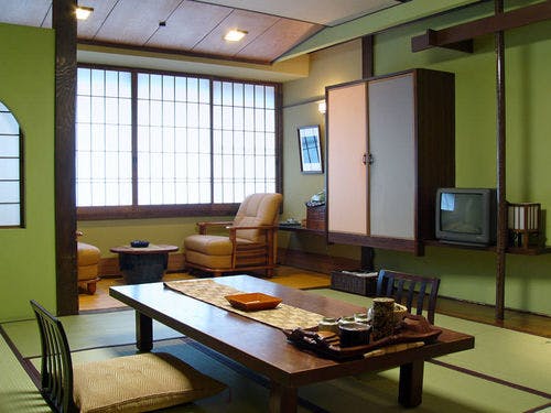 地元ならではがあふれる和の佇まいの宿