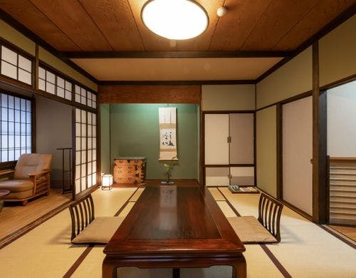 鳥取の歴史と民藝の味わいを感じられる部屋