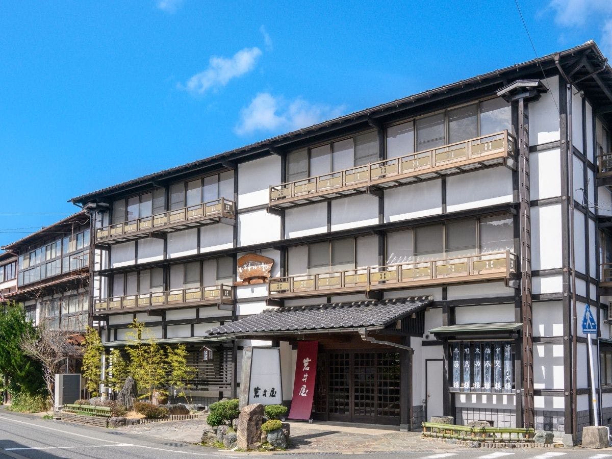 ที่พักเงียบสงบที่ยกย่องน้ำพุร้อนที่เก่าแก่ที่สุดในซันอิน