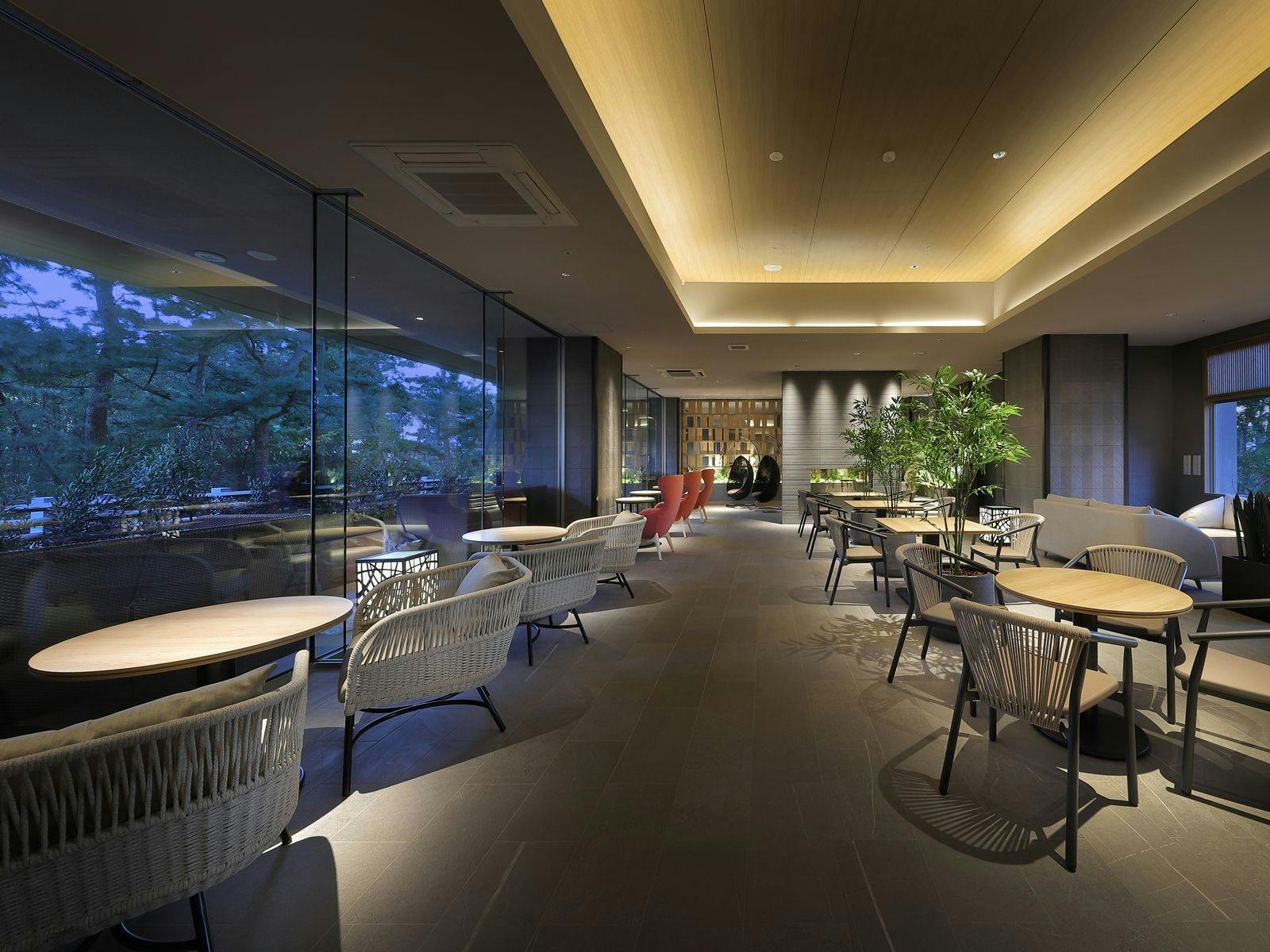 【23春OPEN露台生活風光】在自由流動休息室享受優雅的放鬆住宿。