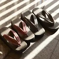 風呂上りにテラスで涼む下駄