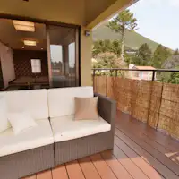 Pemandangan Gunung Ōmuro dari kamar tamu.