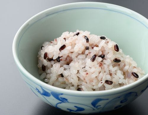 古代米を取り入れた炊き立てご飯をご用意。
