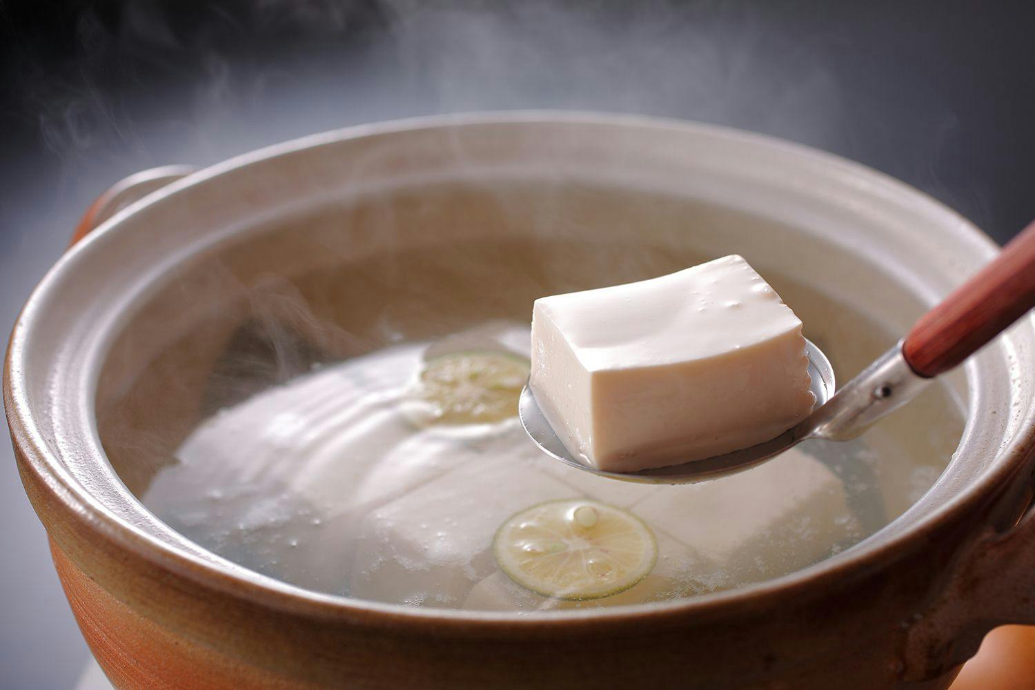 【湯豆腐御膳】旬魚の造りや天婦羅とともにやさしいお豆腐料理を味わう二食付きステイ