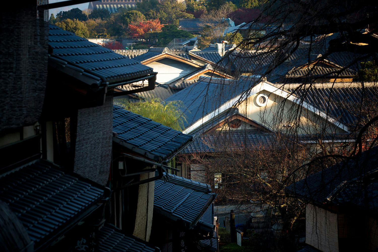 推荐清晨漫步东山，也推荐清水寺的清晨参拜。