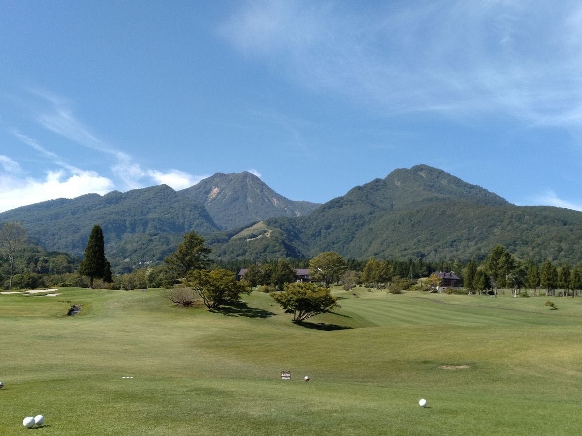 【Golf & Menginap】1 kali bermain di Myoko Country Club termasuk makan siang｜Perjalanan relaksasi dengan mata air panas & sauna＜Termasuk makan malam dan sarapan＞