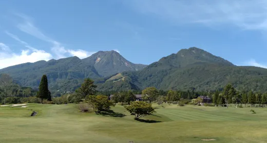 【Golf & Menginap】1 kali bermain di Myoko Country Club termasuk makan siang|Perjalanan relaksasi dengan mata air panas & sauna<Termasuk makan malam dan sarapan>