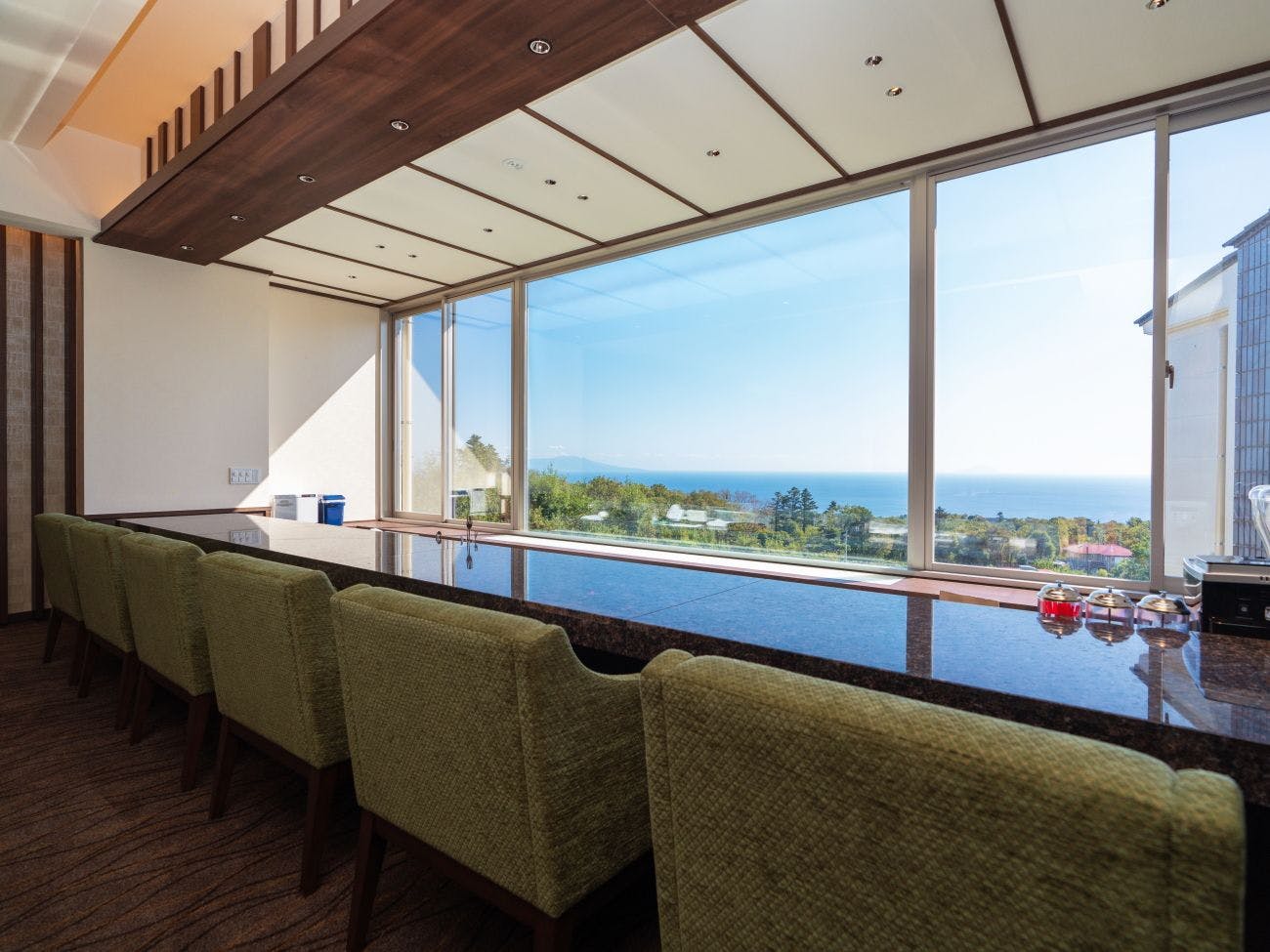 【ラウンジカウンター】