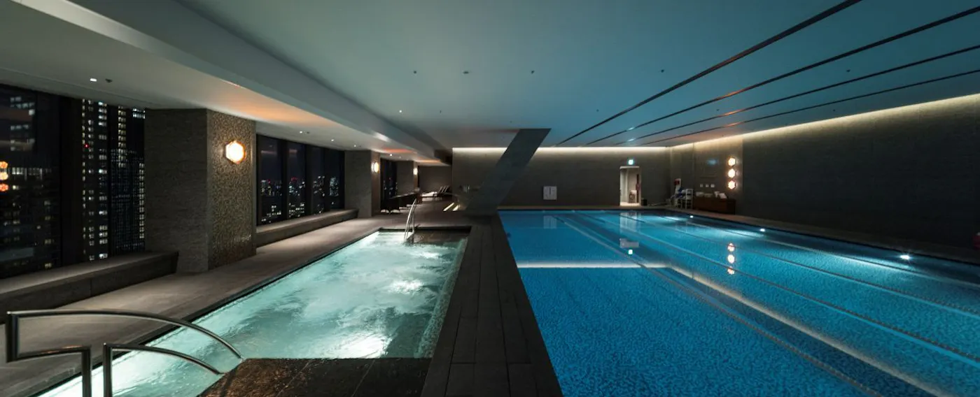 The Okura Tokyo:屋内プールと温浴設備