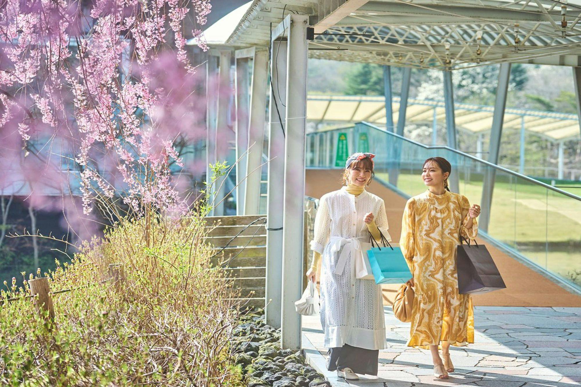Bersebelahan dengan Karuizawa Prince Shopping Plaza
