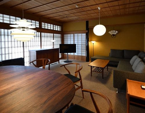 「洗心の間」下階の和風モダンなリビング