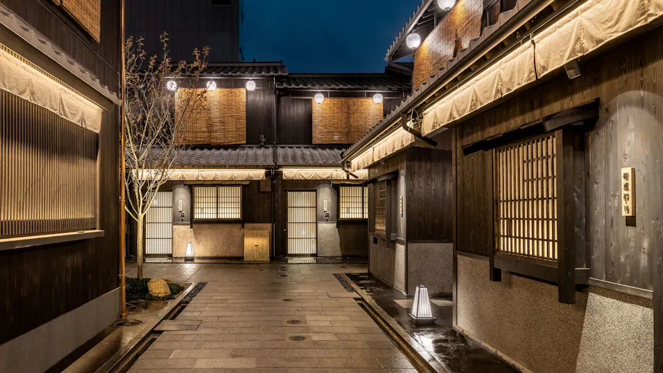 Nazuna Kyoto Tsubaki Street