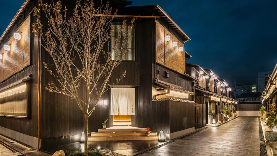 Nazuna Kyoto Tsubaki Street