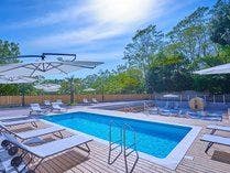 Luxuryなプールで過ごす、夏の至福のひととき