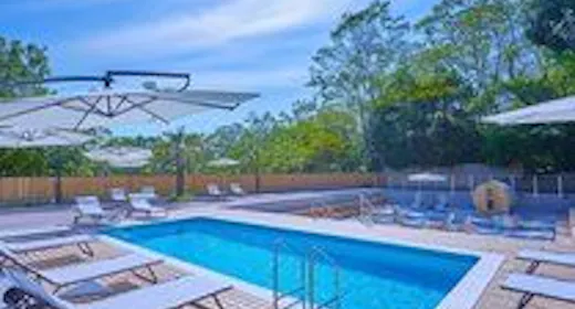 Luxuryなプールで過ごす、夏の至福のひととき