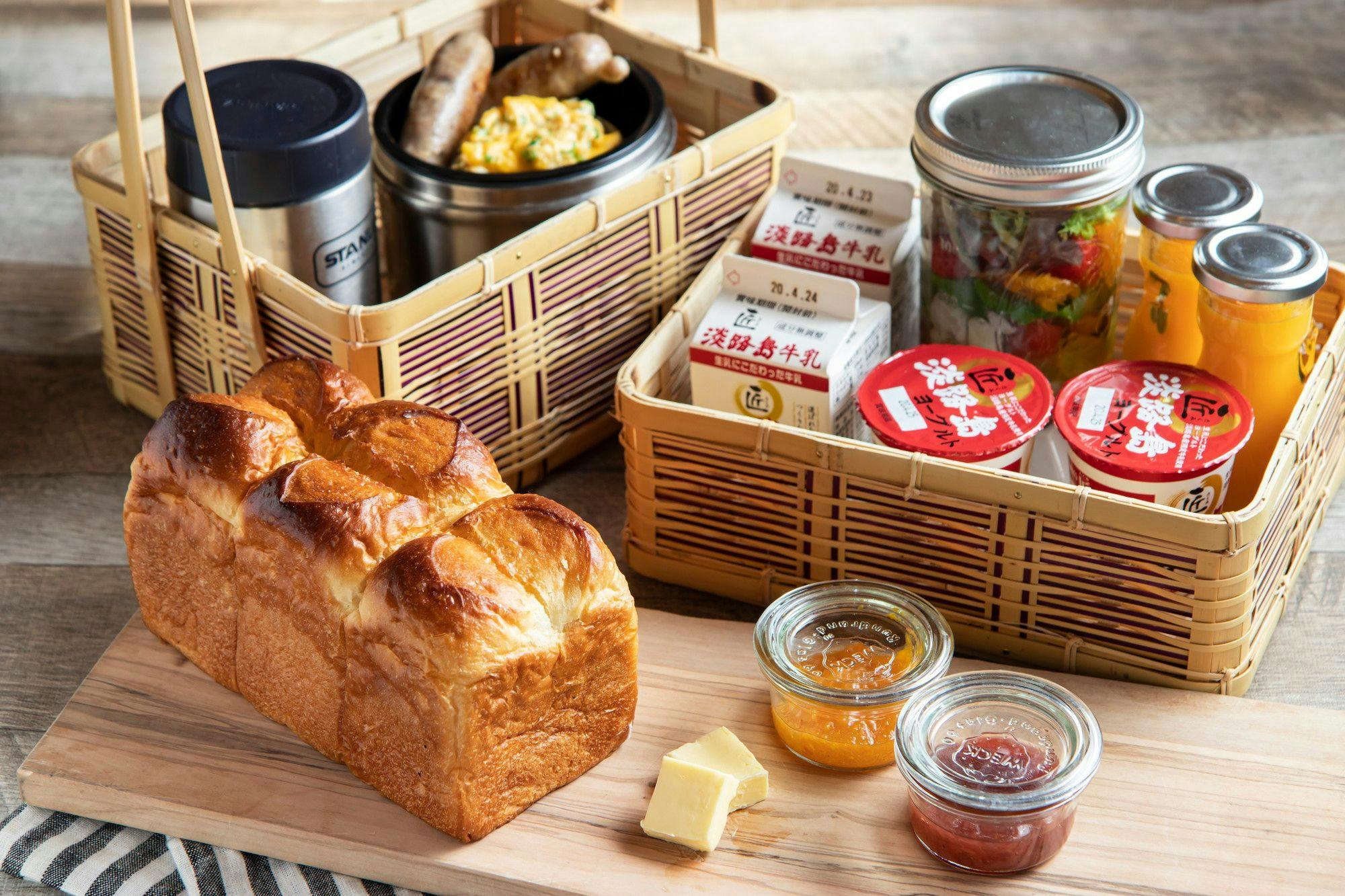 KAMOME SLOW HOTEL - 瀬戸内海に沈む夕日を借景に淡路島食材を味わう