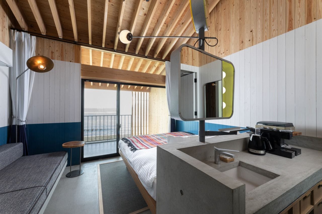 KAMOME SLOW HOTEL - 瀬戸内海に沈む夕陽を借景に淡路島食材を