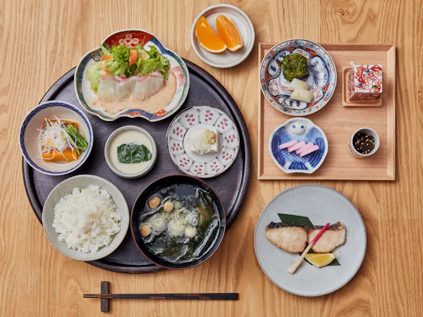 【平日限定! 朝食付】最大5%OFF x ポイント倍増!旧堀内邸から受け継いだお皿で愉しむ和朝食