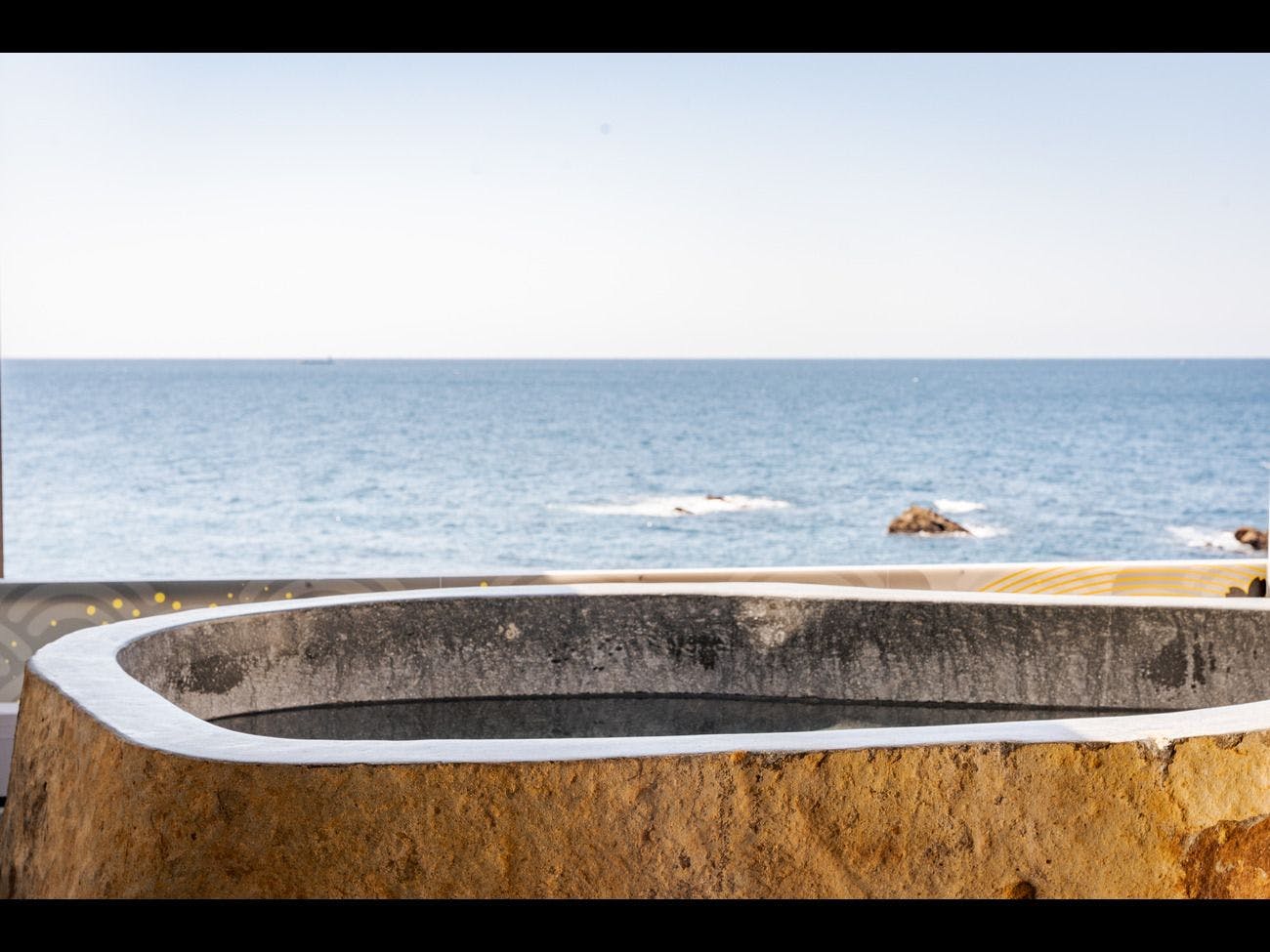Pemandangan dari pemandian terbuka di kamar.