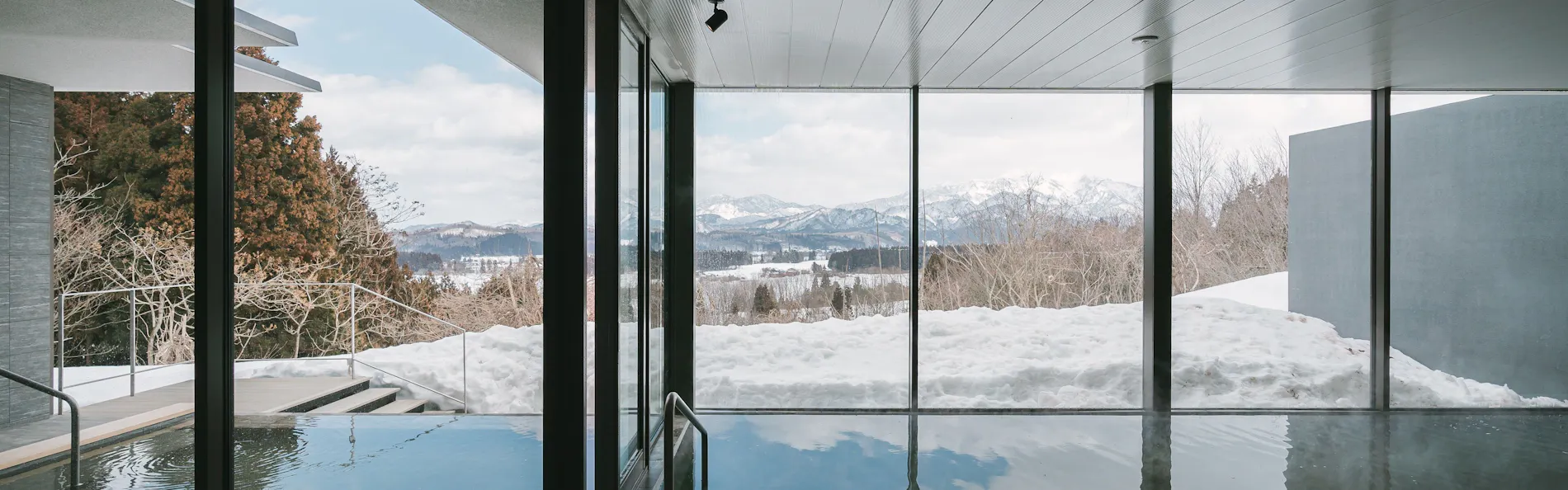 Snow Peak FIELD SUITE SPA HEADQUARTERS