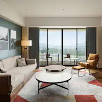 サーキット ビュー スイート リビング