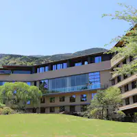 Pemandangan Luar Hotel (sisi taman)