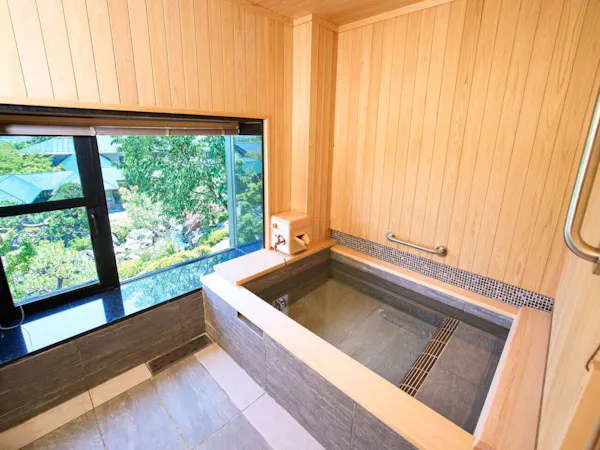 全室24時間源泉かけ流し温泉付きの客室。