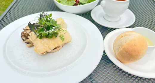 【芸術と美食を味わう】箱根ラリック美術館入館券+選べるランチ券付きプラン<スタンダードコース>