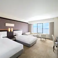 Standard Twin - Lake View