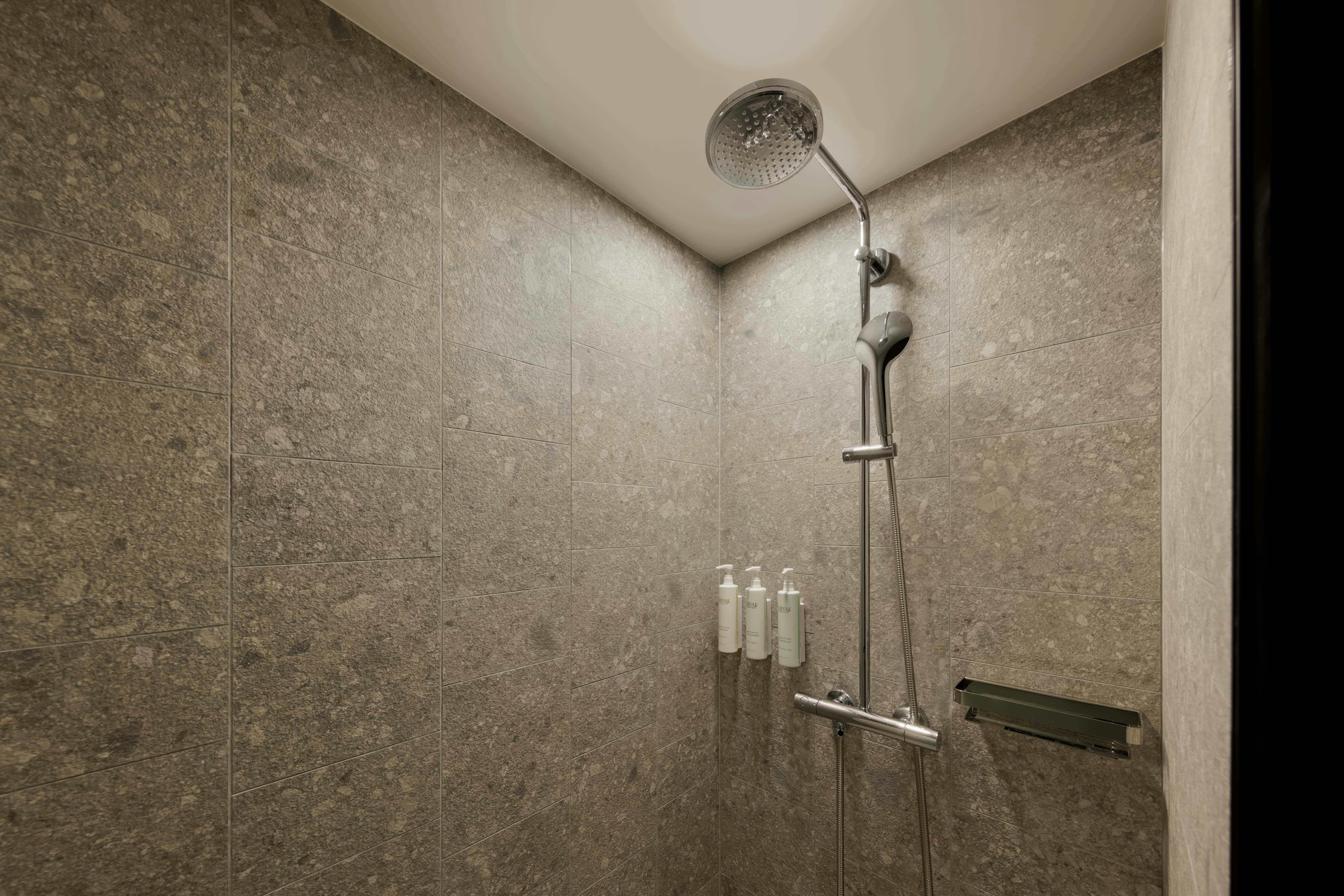 ห้องอาบน้ำแบบฝักบัว