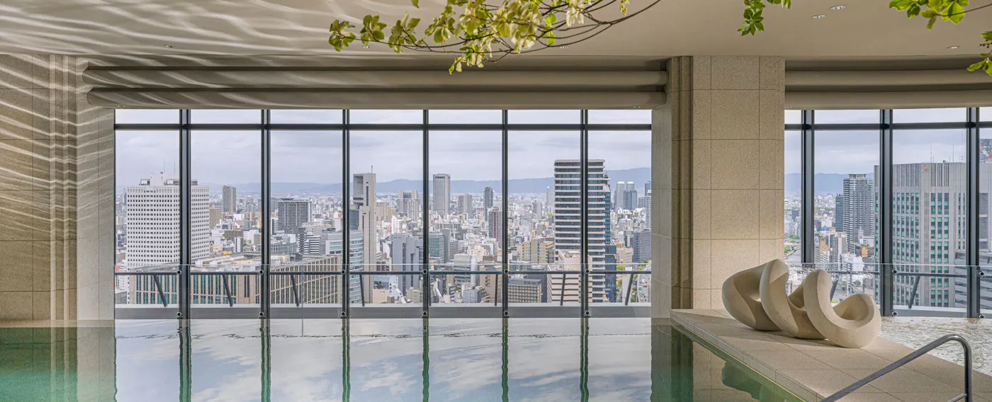 フォーシーズンズホテル大阪:屋内プール