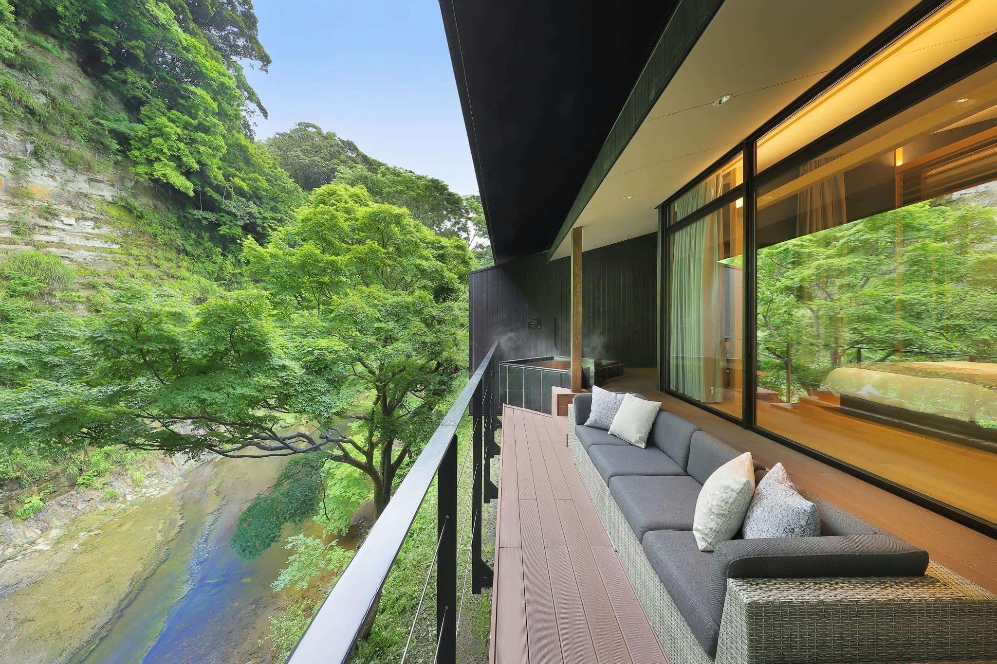 コロンビア渓谷焼　両志庵窯　大木宗完作　蹲（うづくまる）壷　共箱　V　R8721 SHINRA YORO VALLEY - BEST STAY - プレミアムリバースケープルーム