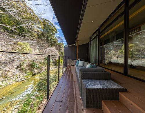 リバースケープルーム内テラス