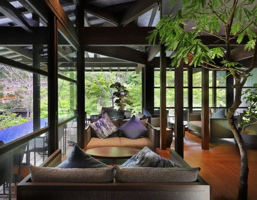 ラウンジ・テラス-懸崖鏡-