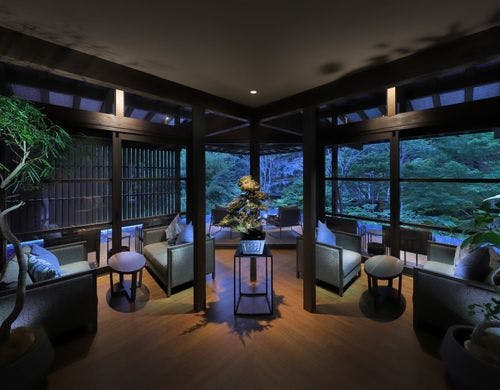 ラウンジ・テラス-懸崖鏡-(夜)