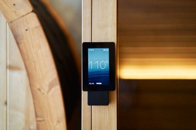 The temperature can be adjusted with the remote control.