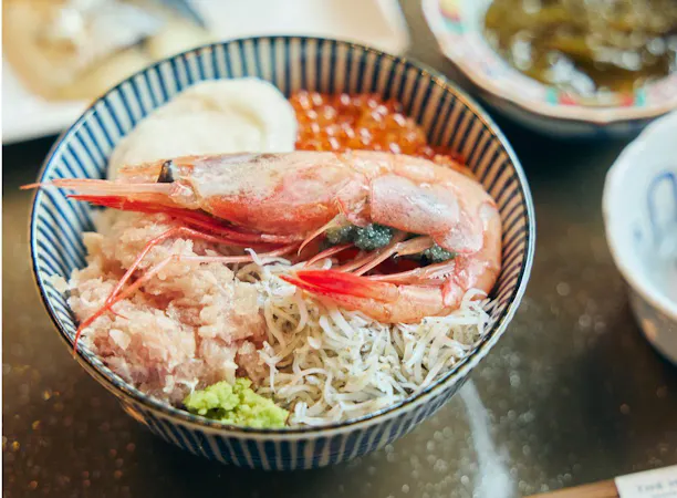 【อาหารเช้า】ทำเองได้! ข้าวหน้าทะเลสูตรต้นตำรับ