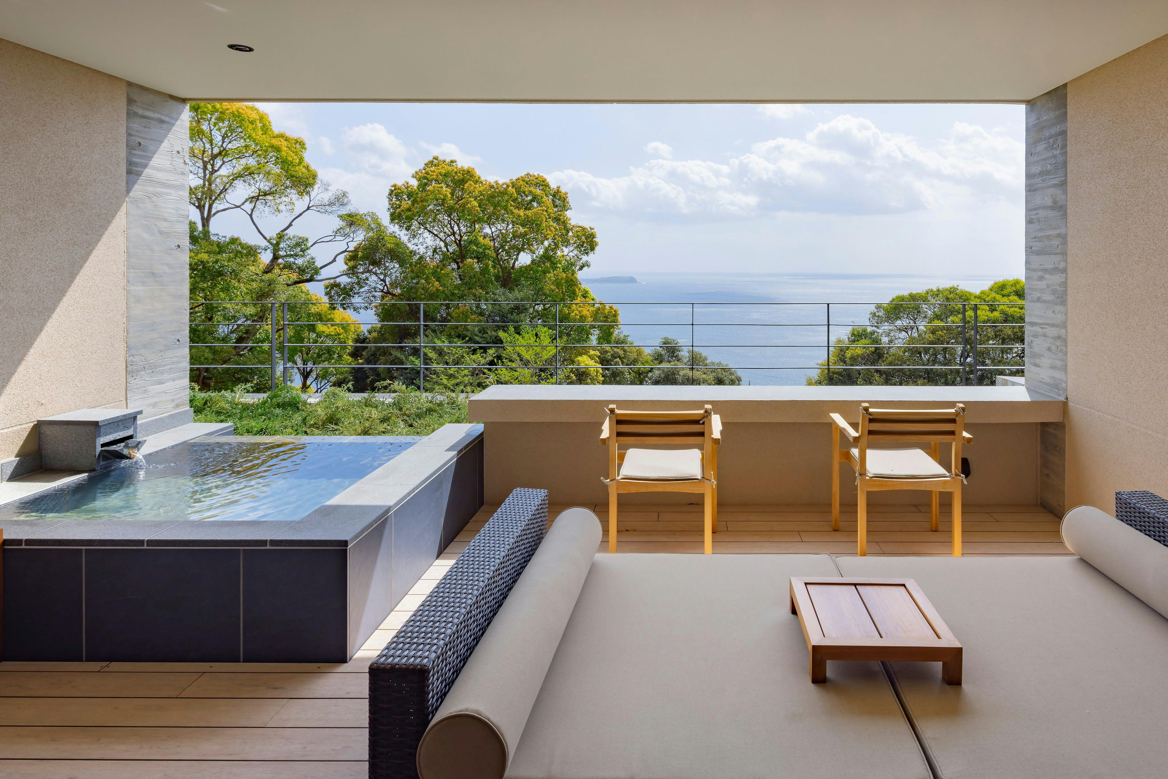 ลักชัวรี ทวิน (ตัวอย่าง)